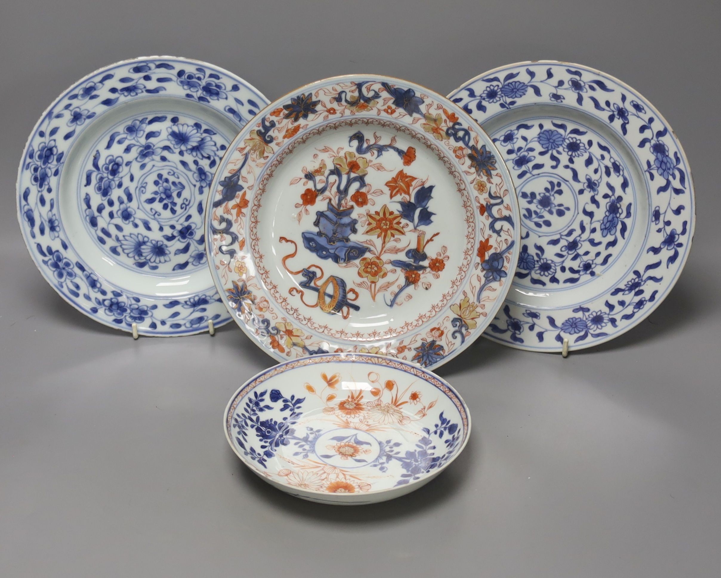 A pair of 18th century Chinese blue and white plates, together with two Chinese Imari dishes, all Kangxi period, largest 23cm